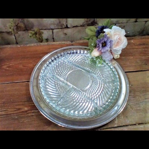 New! WM. A Rogers 1881, Silver plate relish dish with glass 4 section insert - Picture 7 of 7